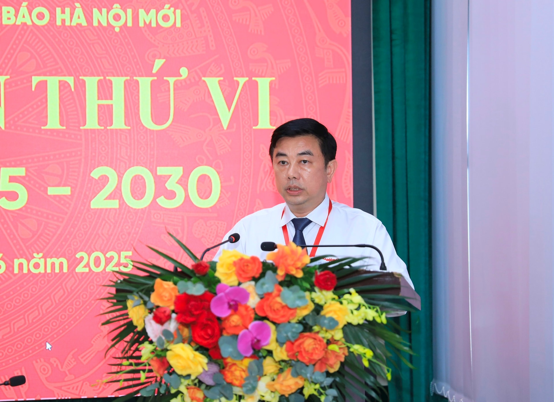 Bí thư Đảng uỷ, Tổng Biên tập Báo Hànộimới Nguyễn Minh Đức phát biểu bế mạc Đại hội. Ảnh Quang Thái