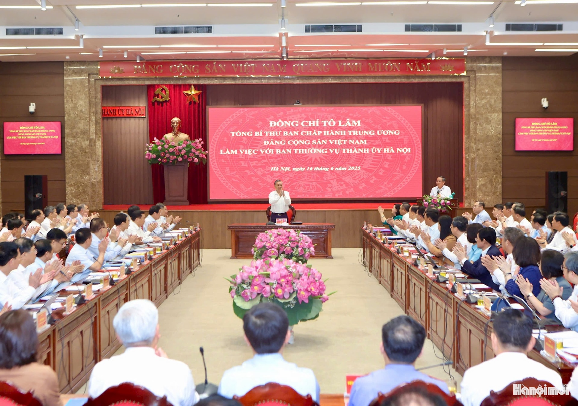 Tổng Bí thư Tô Lâm tại cuộc làm việc với Ban Thường vụ Thành ủy Hà Nội. Ảnh: Viết Thành