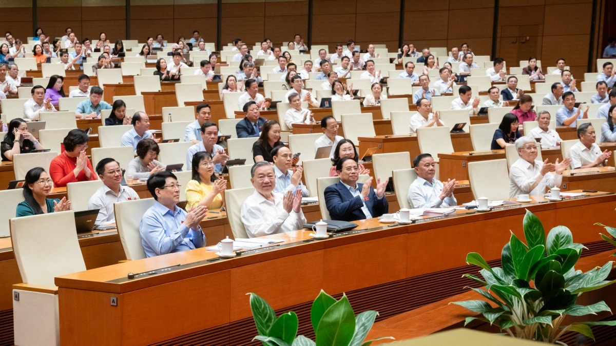 Quốc hội thông qua quyết định lịch sử: Sửa đổi Hiến pháp năm 2013, vận hành chính quyền địa phương 2 cấp Quốc hội thông qua quyết định lịch sử: Sửa đổi Hiến pháp năm 2013, vận hành chính quyền địa phương 2 cấp