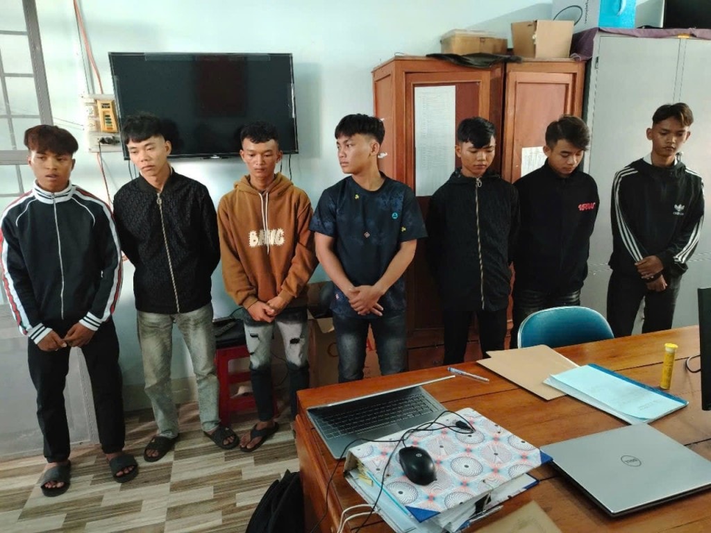7 đối tượng tại cơ quan Công an (Ảnh: Công an Phú Yên) 7 đối tượng tại cơ quan Công an (Ảnh: Công an Phú Yên)