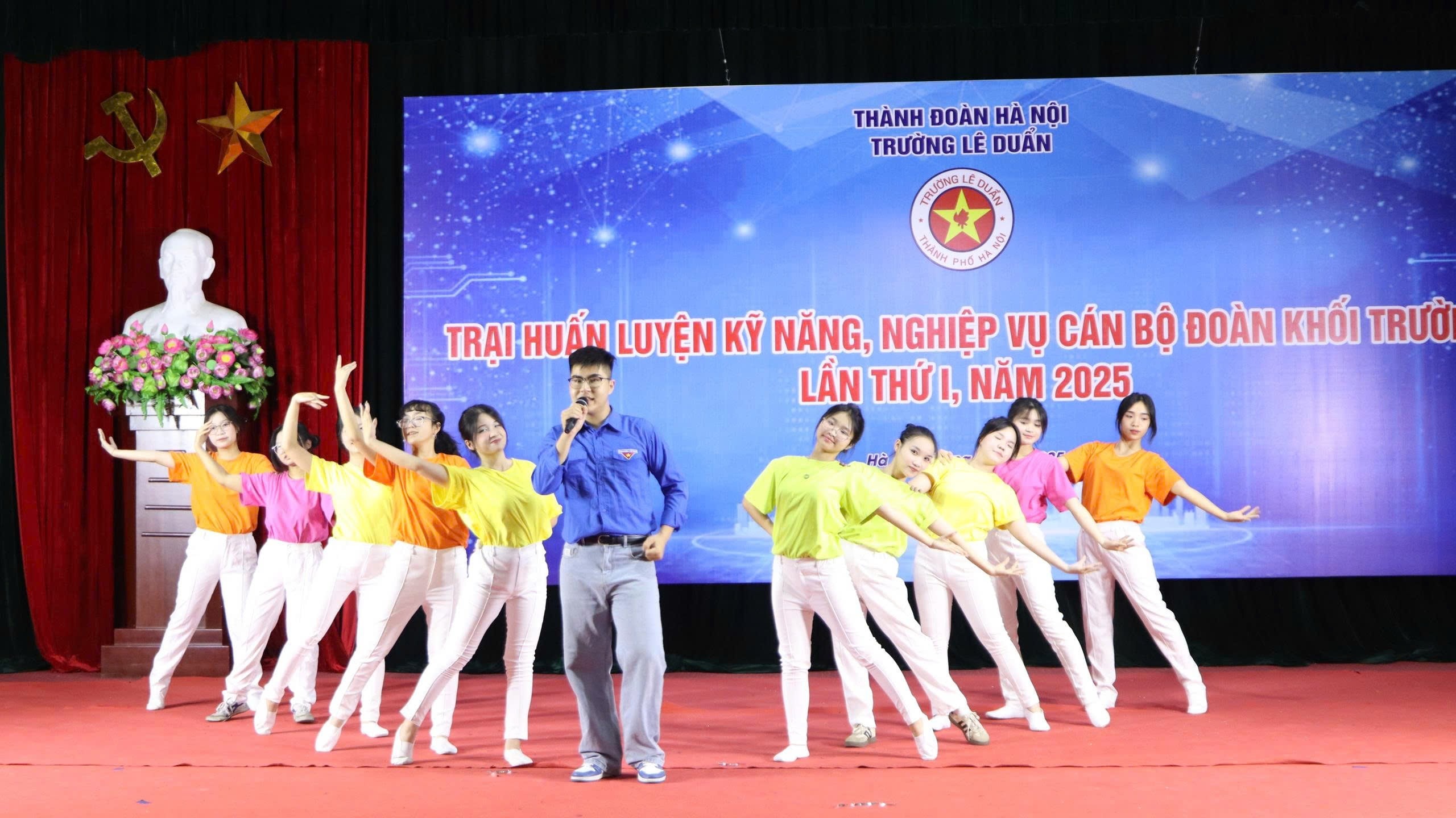 Tiết mục văn nghệ tại chương trình.