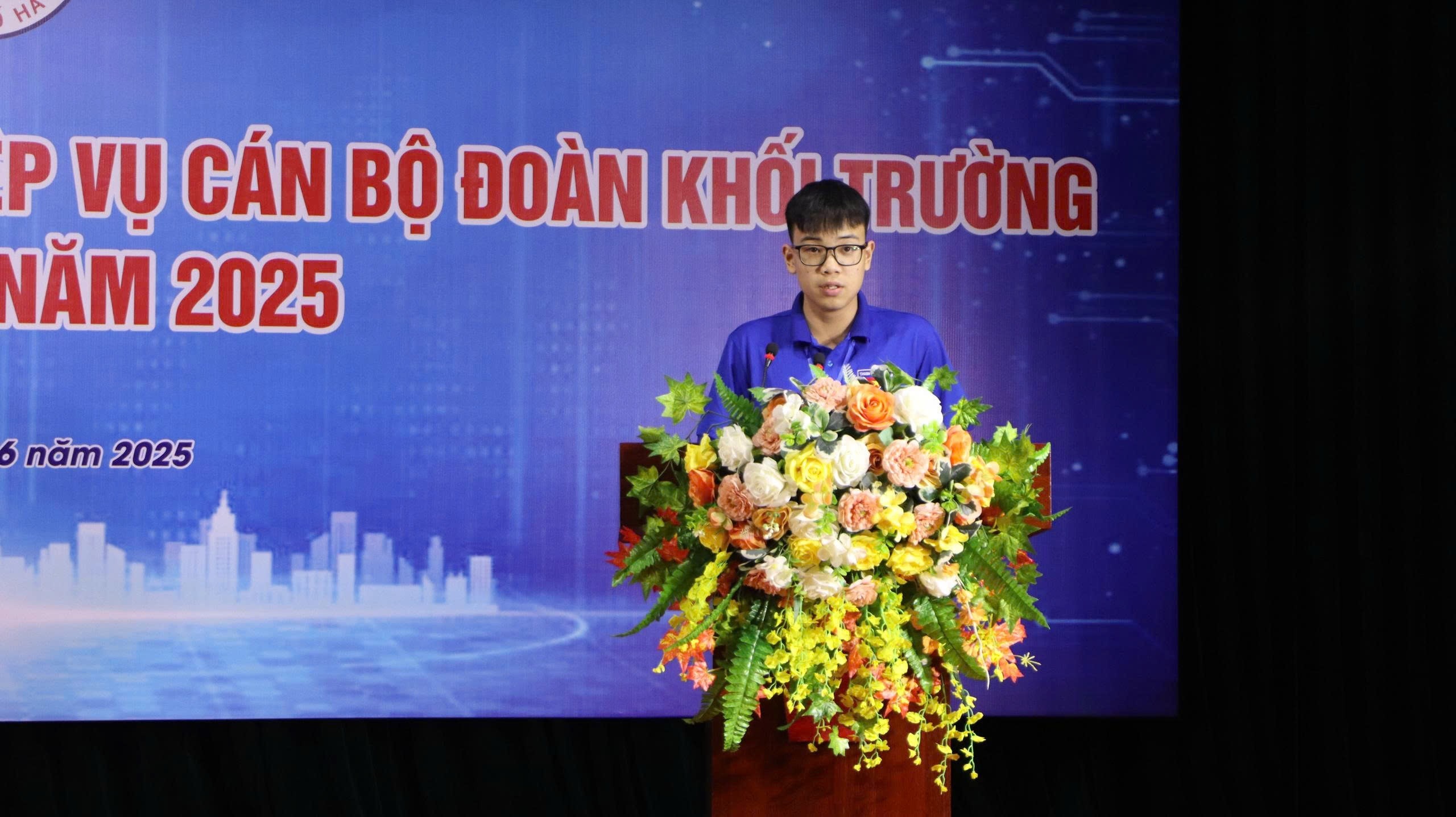 Vũ Xuân Nam, trại sinh đến từ đơn vị quận Hai Bà Trưng, đại diện cán bộ đoàn tại trại huấn luyện thể hiện quyết tâm tuân thủ nghiêm túc nội quy, thực hiện sáng tạo và hiệu quả các nội dung rèn luyện.