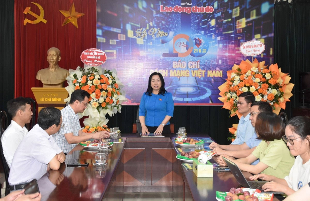 Lãnh đạo Tổng Liên đoàn Lao động Việt Nam chúc mừng báo Lao động Thủ đô nhân dịp ngày 21/6