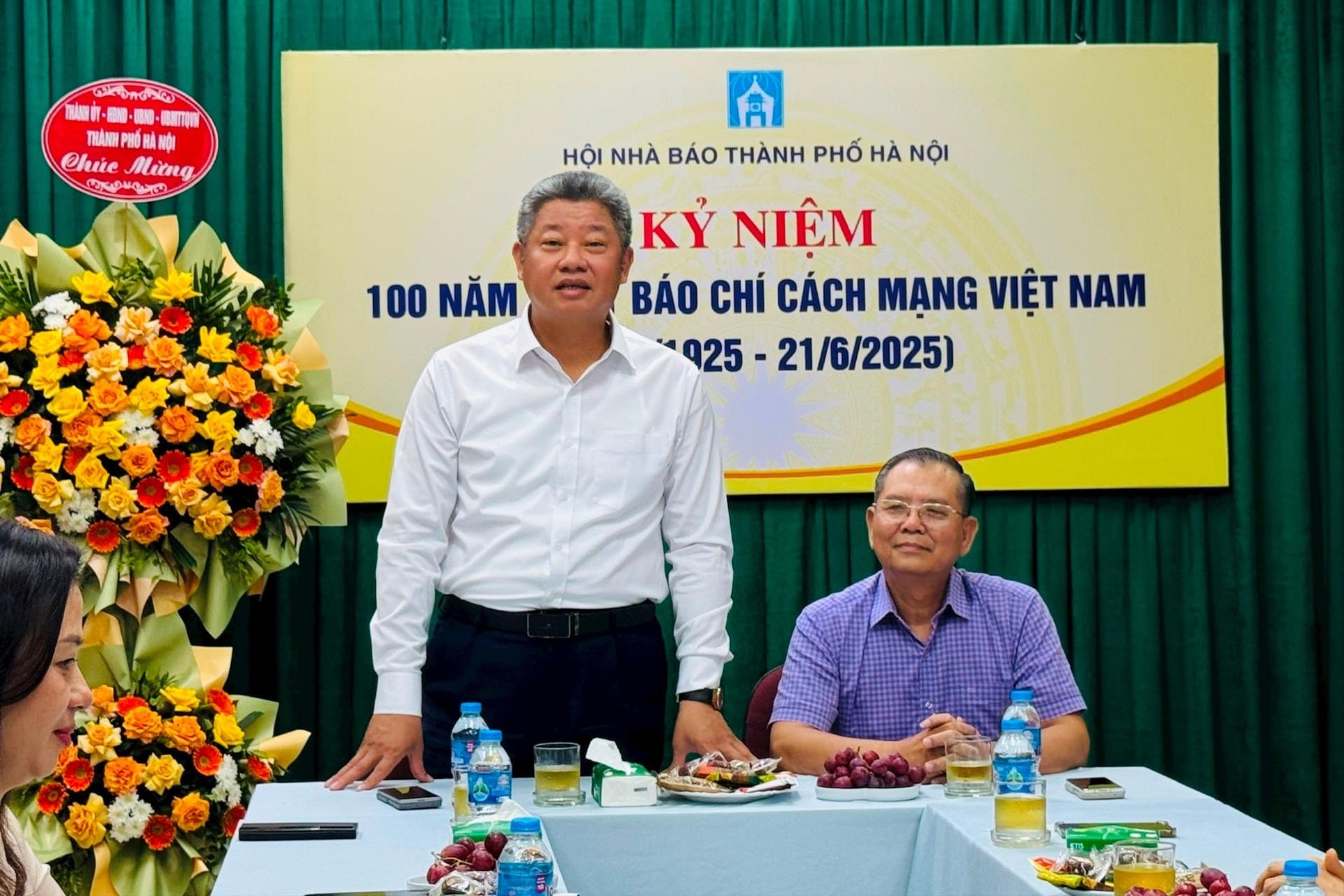 tham-phat-bieu.jpg