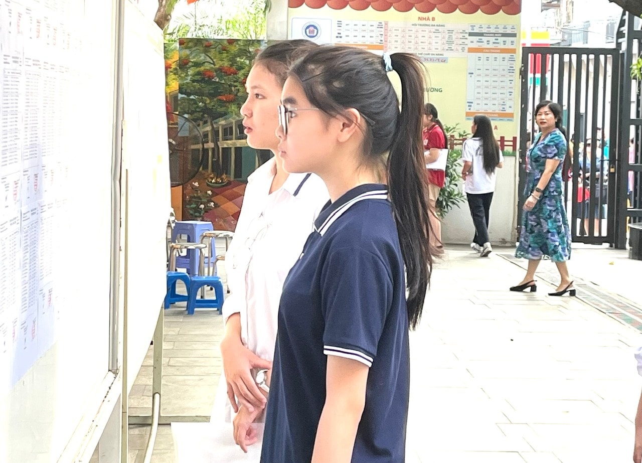 thi-10-tai-ngo-sy-lien.jpg