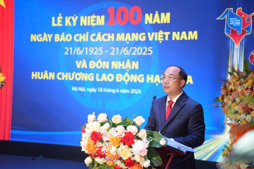 Nhà báo Nguyễn Mạnh Hưng, Tổng Biên tập báo Tuổi trẻ Thủ đô, phát biểu tại buổi lễ