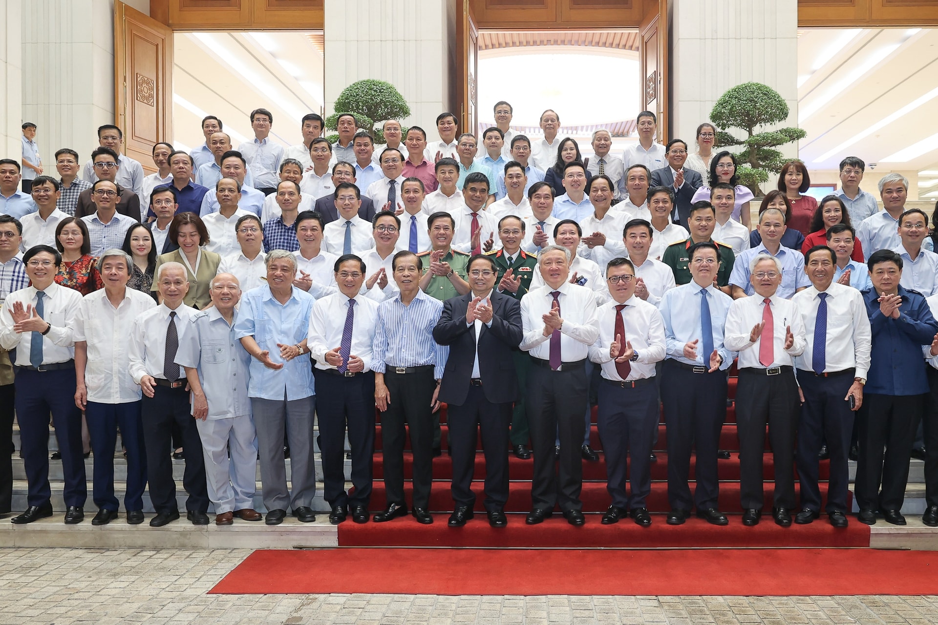 นายกรัฐมนตรี Pham Minh Chinh และผู้นำสำนักข่าว-Anh-VGP.jpg