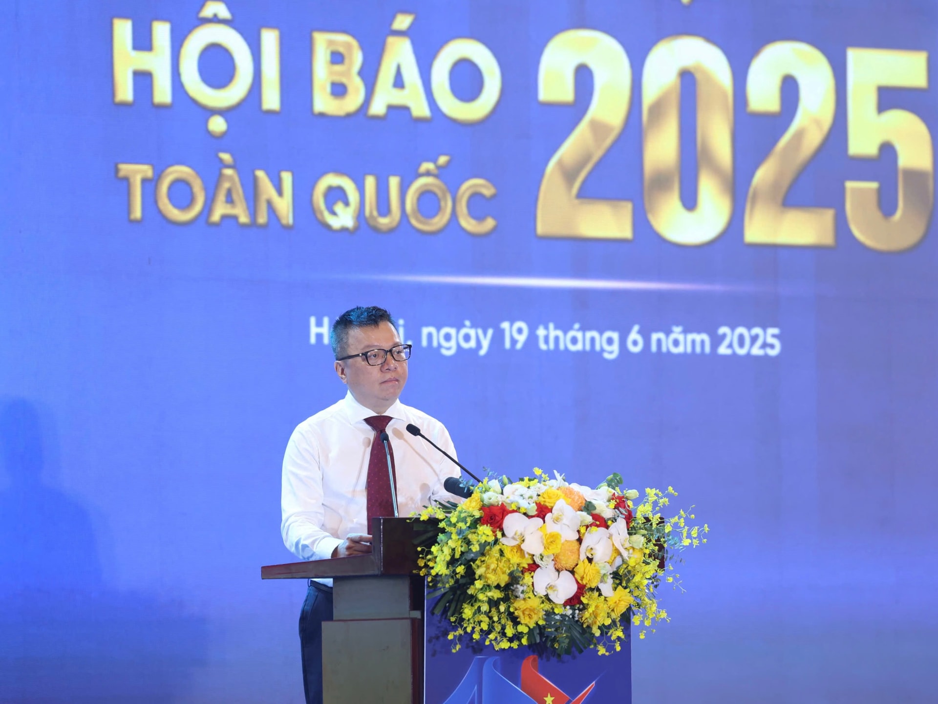 le-quoc-minh-khai-mac-hoi-bao.jpeg