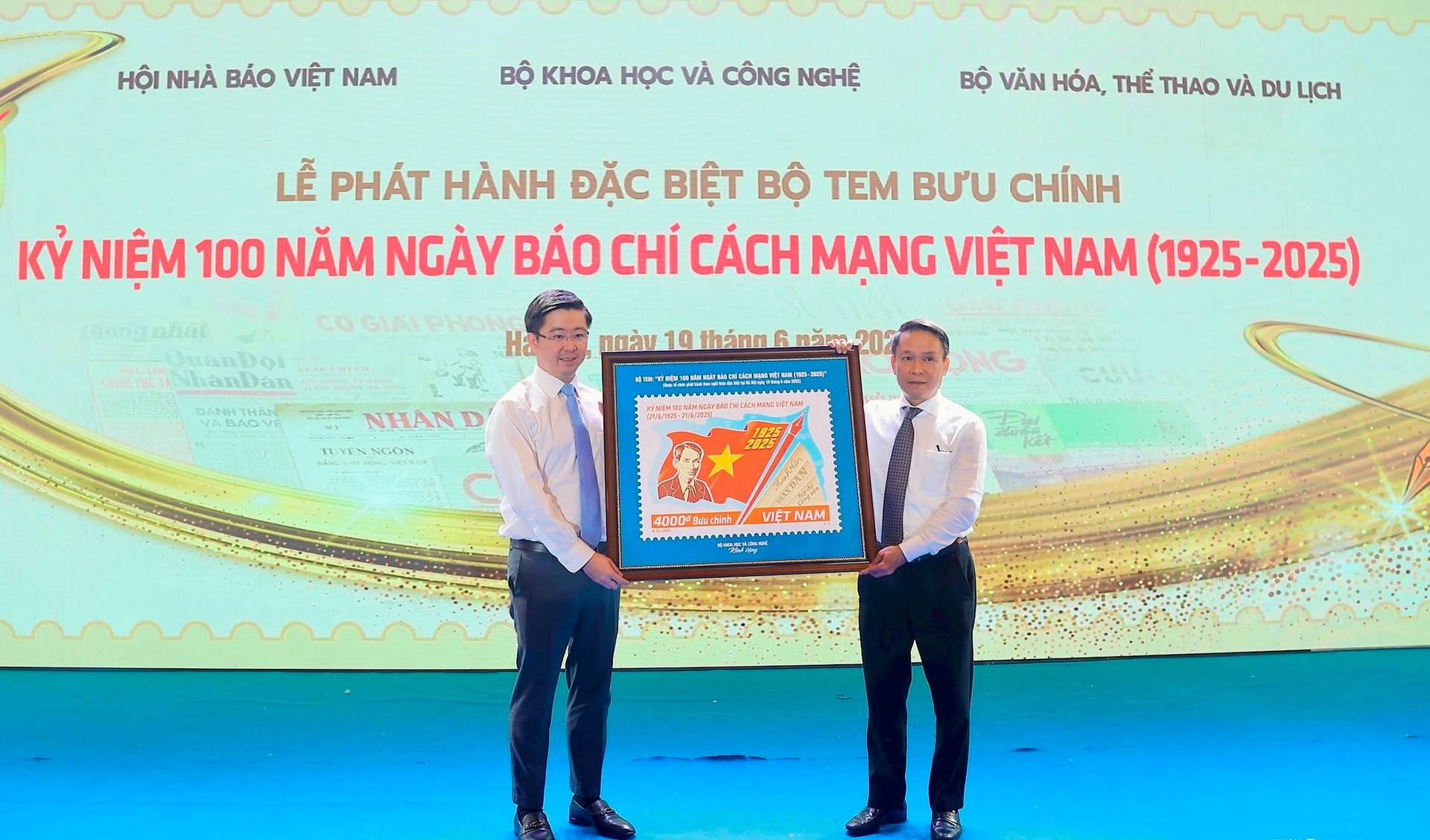 tang-tranh-bo-tem-cua-hoi-nha-bao.jpeg