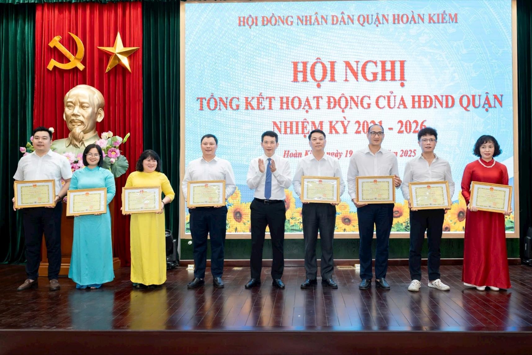 hk-a-long-khen-.jpg