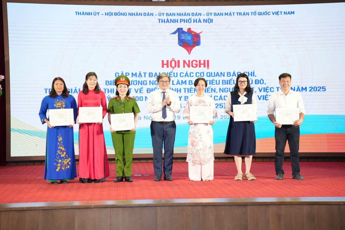 Báo Lao động Thủ đô vinh dự đoạt Giải Ba Cuộc thi viết về gương điển hình tiên tiến, người tốt việc tốt