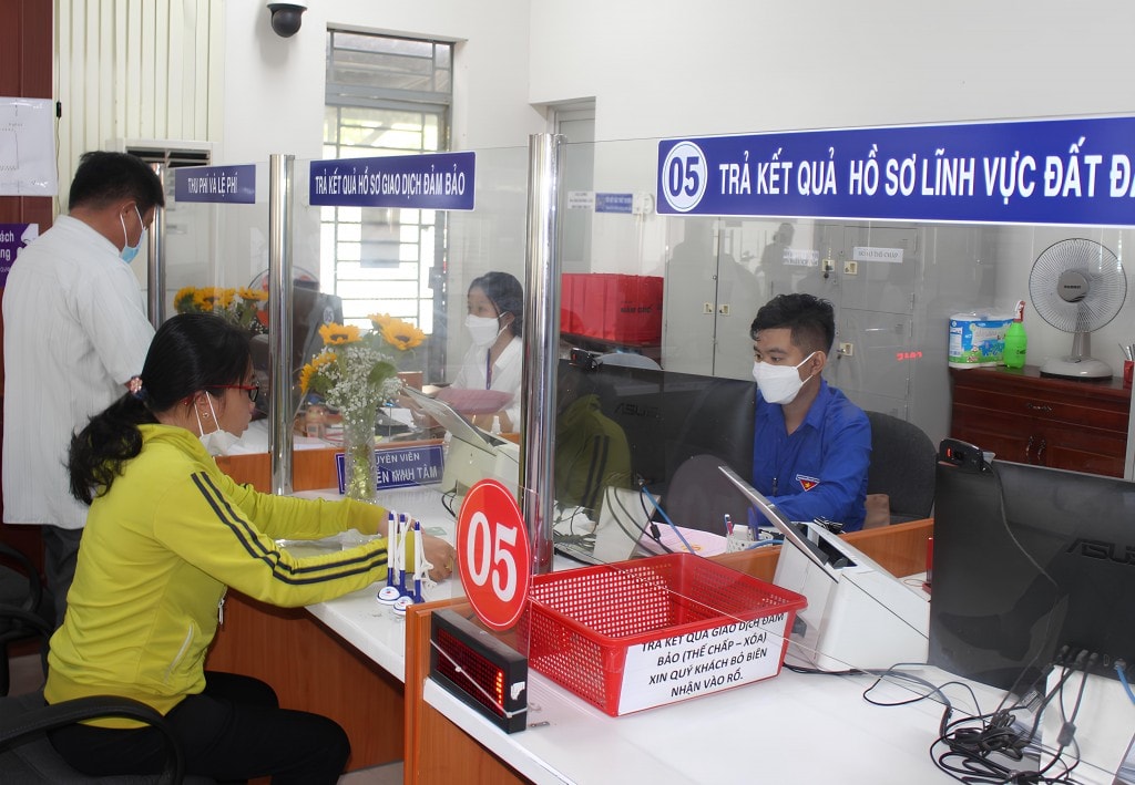 : Huyện Đức Hòa đẩy mạnh cung cấp các dịch vụ công trực tuyến mức độ 3, 4 cho người dân, doanh nghiệp