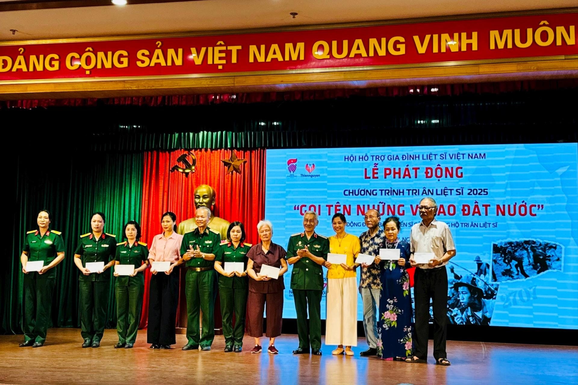 giving-gifts-to-support-10-death-families.jpg