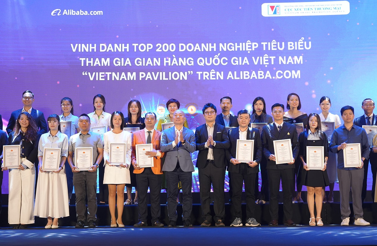dai-dien-doanh-nghiep-tham-gia-gian-hang-quoc-gia-viet-nam-tren-alibaba.com.-anh-lam-giang.jpg