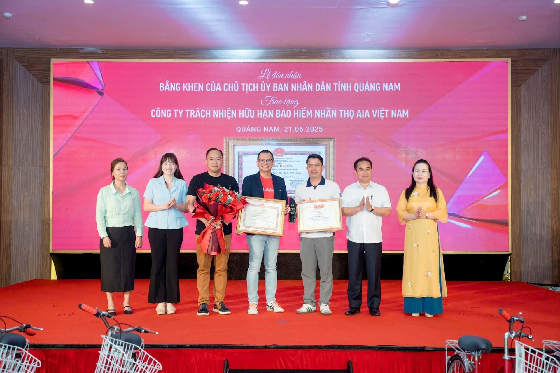 2-nhan-bang-khen-cua-quang-nam.jpg