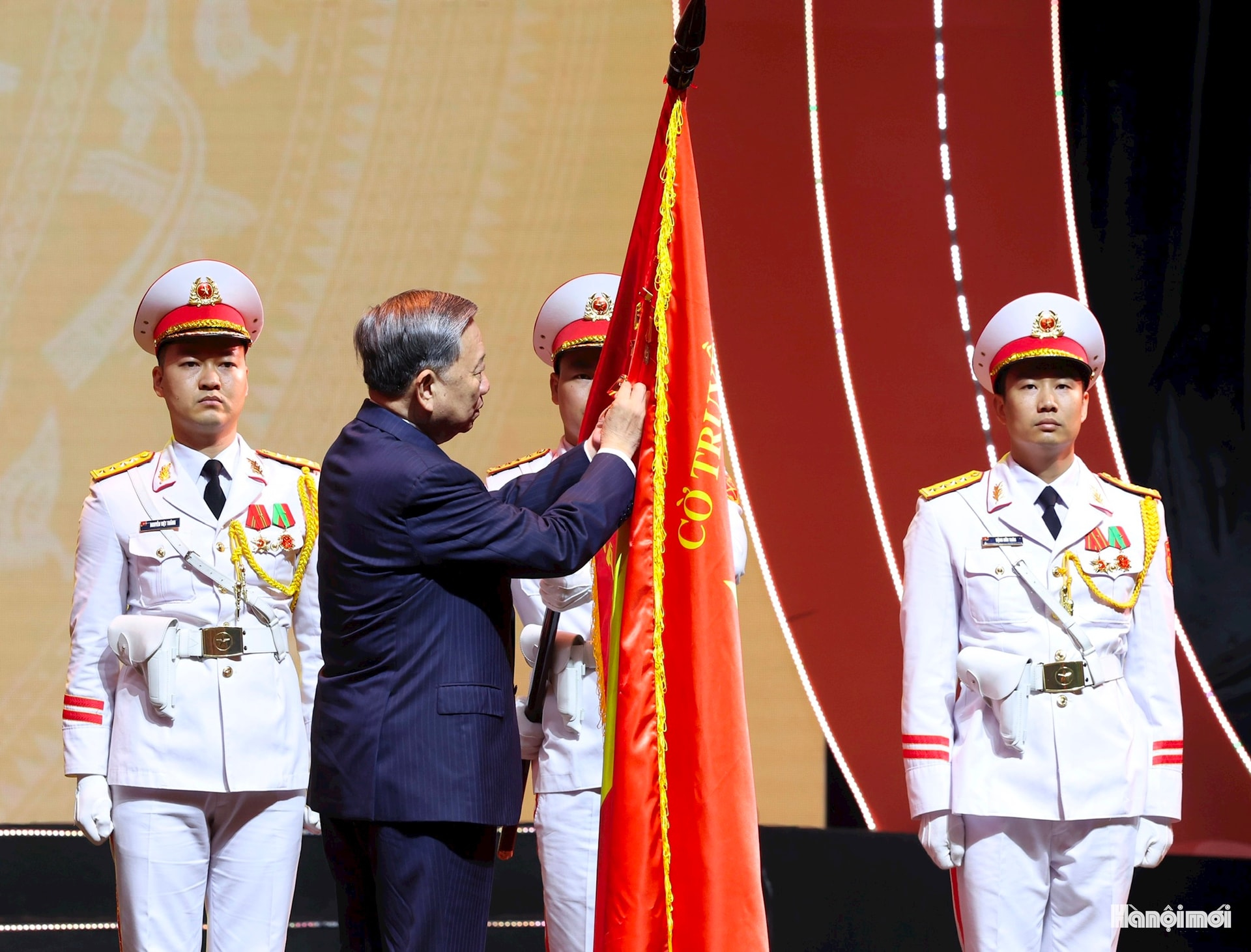 W_a1-huan-chuong-hcm.jpg