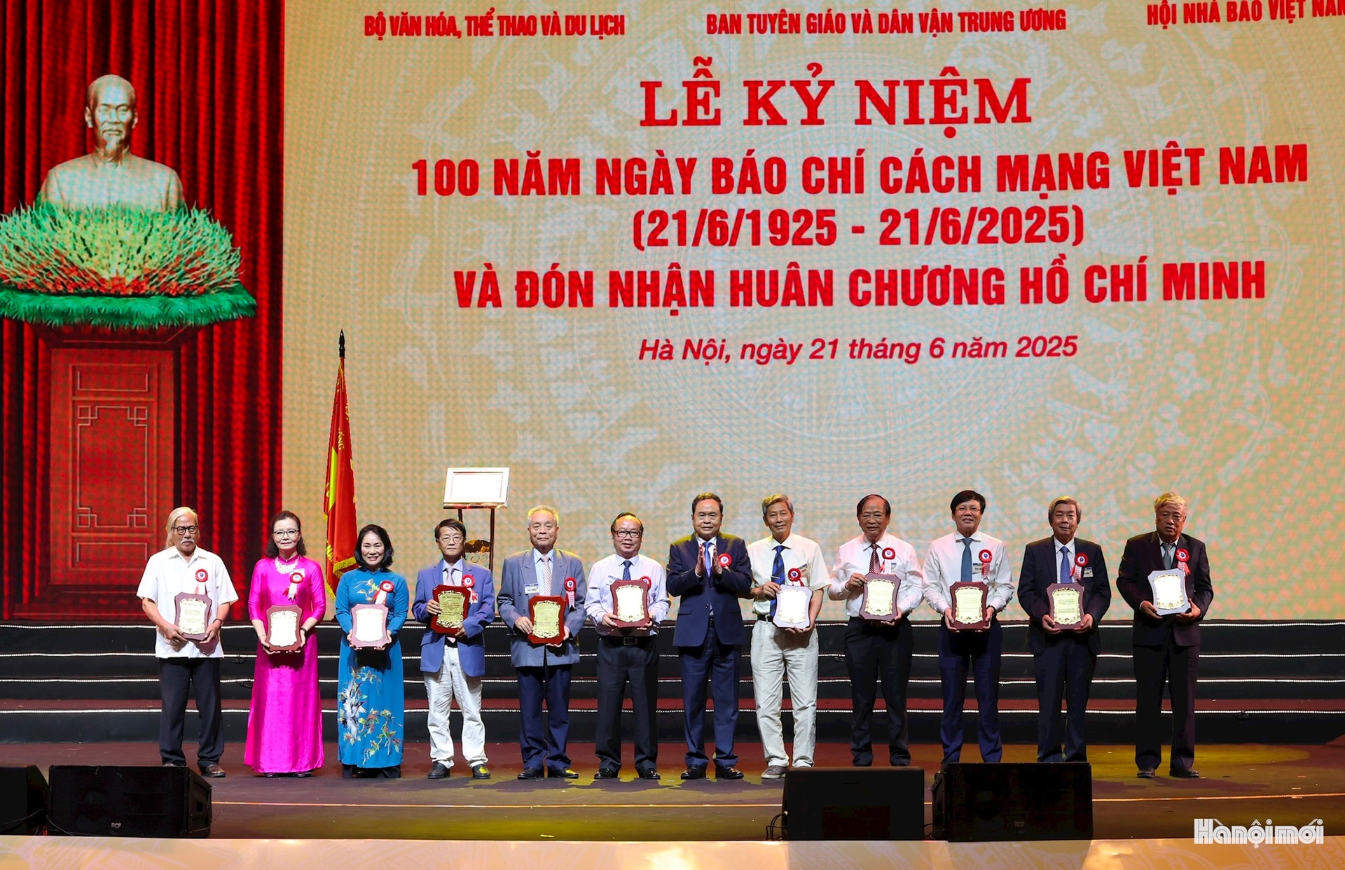 W_ky-niem-chuong.jpg