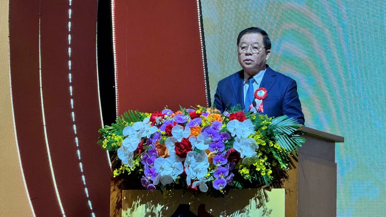 Head of the Central Propaganda and Mass Mobilization Commission Nguyen Trong Nghia delivered a commemorative speech. Photo: Nhat Nam