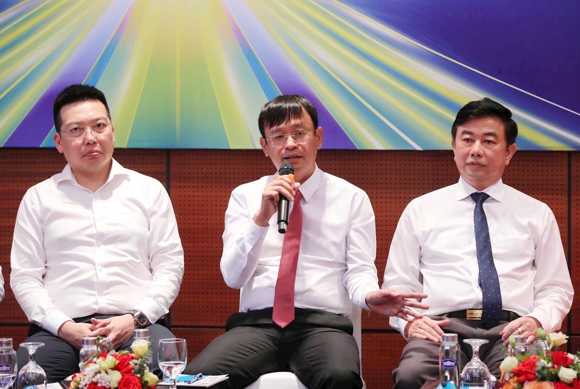 Tổng Biên tập báo Nông thôn Ngày nay/ điện tử Dân Việt Nguyễn Văn Hoài phát biểu. Ảnh: Trần Huấn