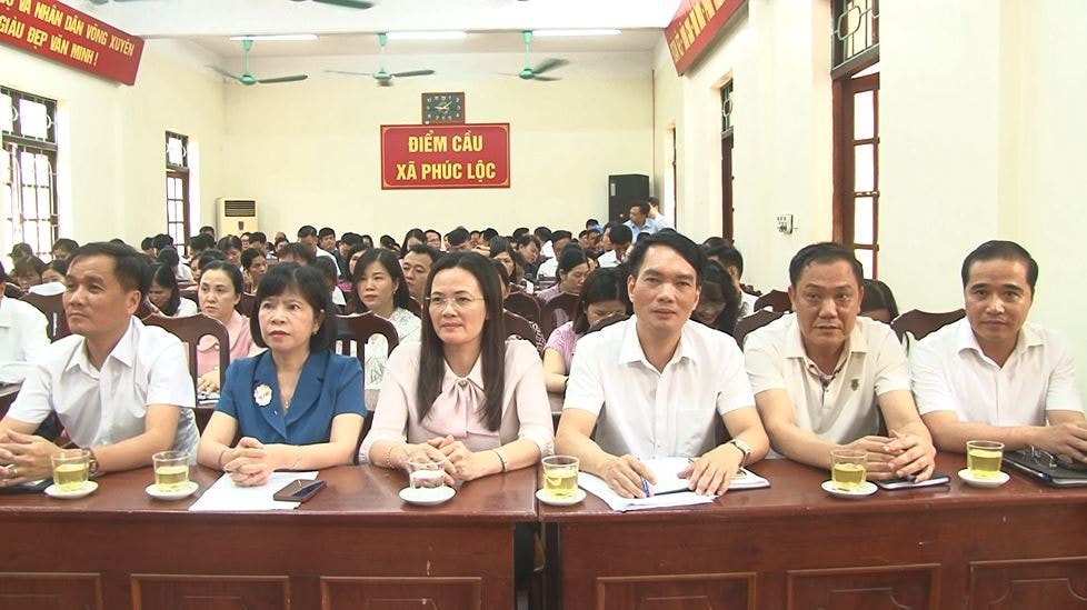 Cán bộ xã Phúc Lộc (mới) đã được tập huấn chuyên môn, nghiệp vụ vận hành mô hình chính quyền địa phương 2 cấp. Ảnh: Phúc Thọ