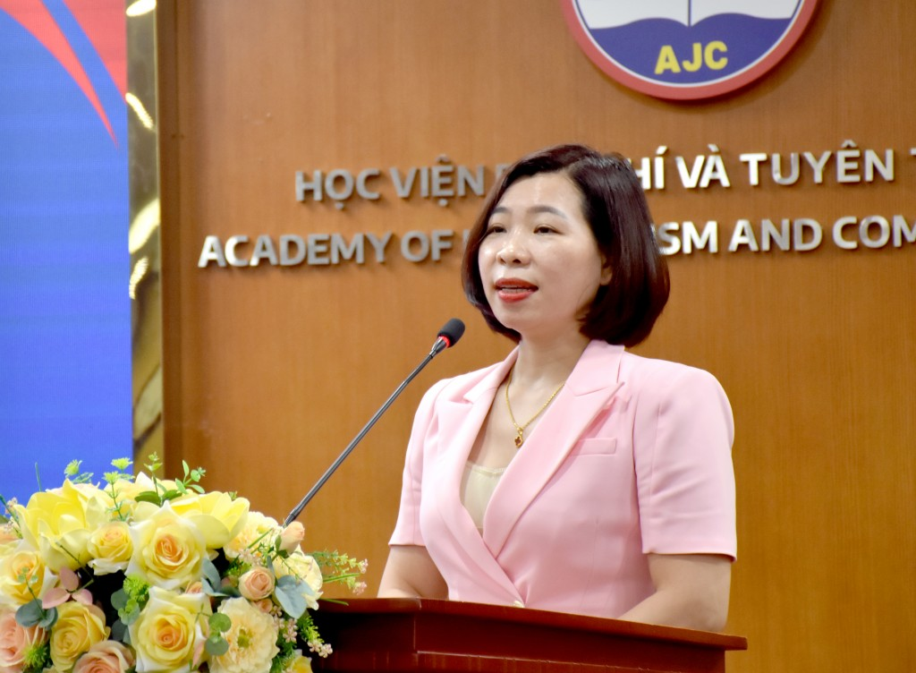 PGS.TS Nguyễn Thị Trường Giang - Thường vụ Đảng ủy, Phó Giám đốc Học viện Báo chí và Tuyên truyền PGS.TS Nguyễn Thị Trường Giang - Thường vụ Đảng ủy, Phó Giám đốc Học viện Báo chí và Tuyên truyền