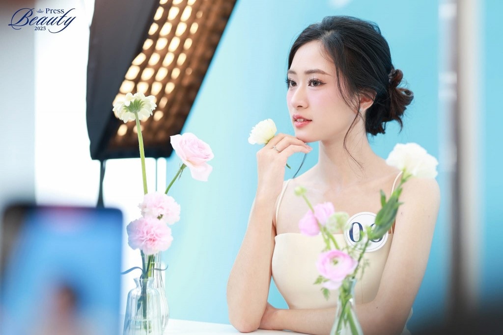 : Hoa khôi cuộc thi Tài sắc nữ sinh Báo chí sở hữu nhan sắc ngọt ngào