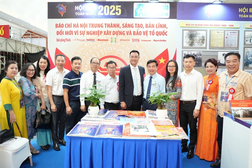 Ấn tượng với gian trưng bày của các cơ quan báo chí Thủ đô