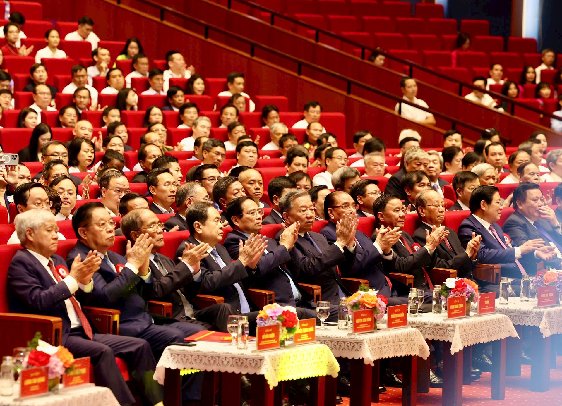 dai-bieu.jpg