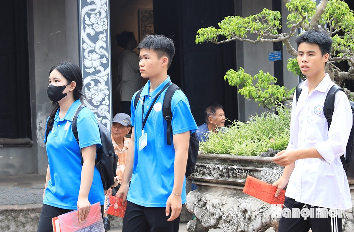 W_si-tu-cau-may-van-mieu-quoc-tu-giam-3.jpg