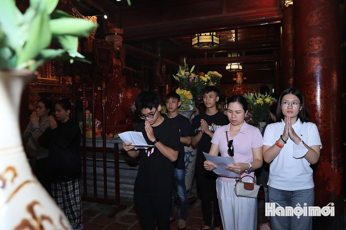 W_si-tu-cau-may-van-mieu-quoc-tu-giam-6.jpg