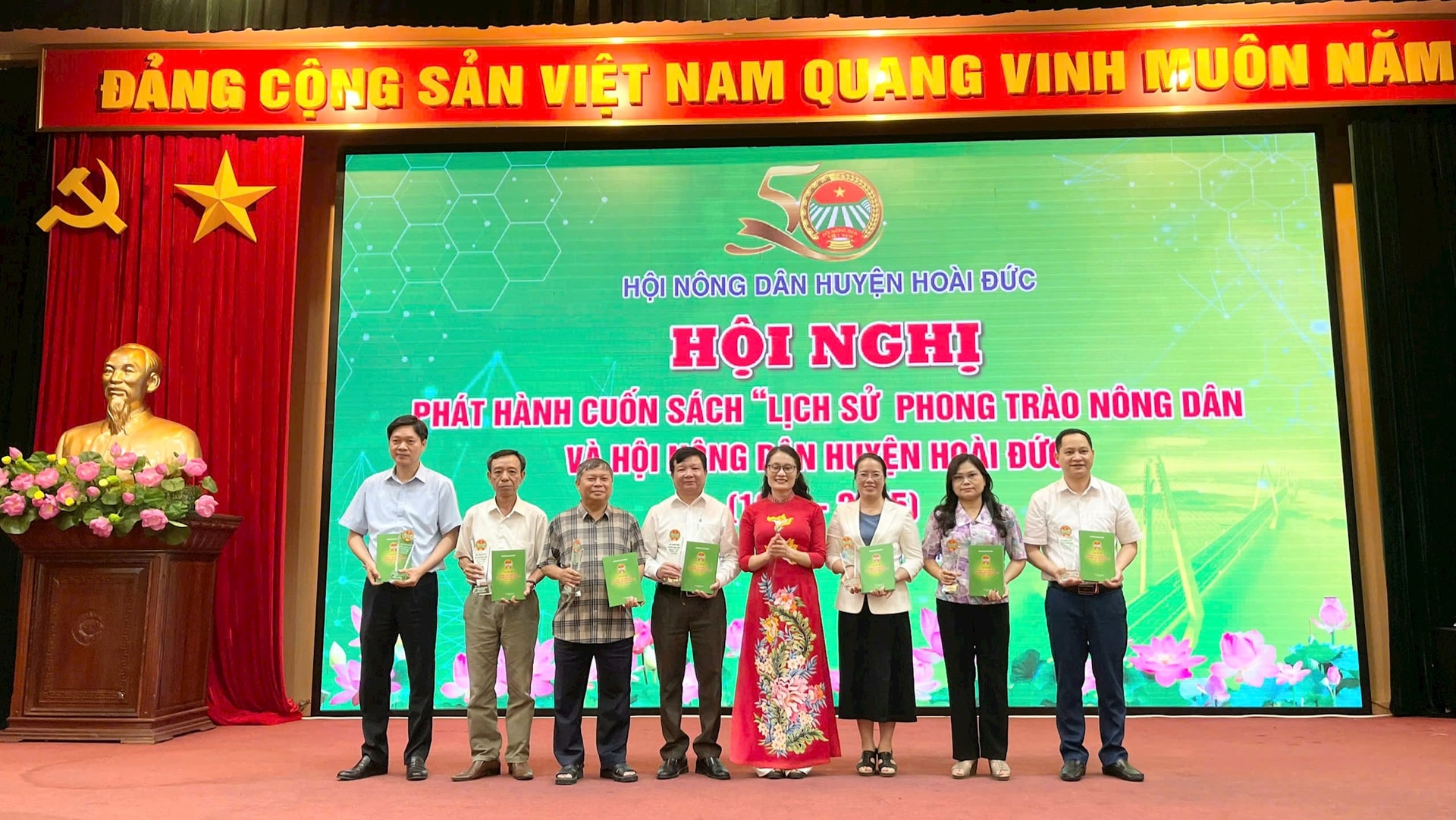 hoaii-duc-tangsach7.jpg