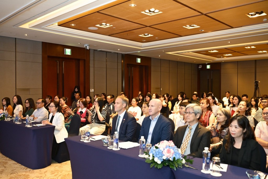 Không khí sôi nổi tại buổi lễ với với sự hiện diện của gia đình các tân chủ nhân học bổng NZSS 2025