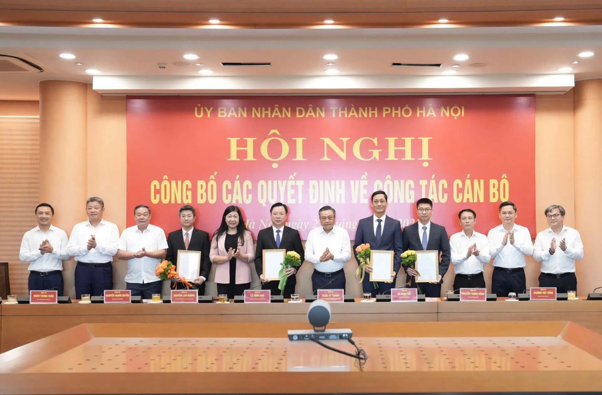 Ủy viên Trung ương Đảng, Phó Bí thư Thành ủy, Chủ tịch UBND TP Hà Nội Trần Sỹ Thanh chủ trì Hội nghị công bố các quyết định của Chủ tịch UBND TP Hà Nội về công tác cán bộ