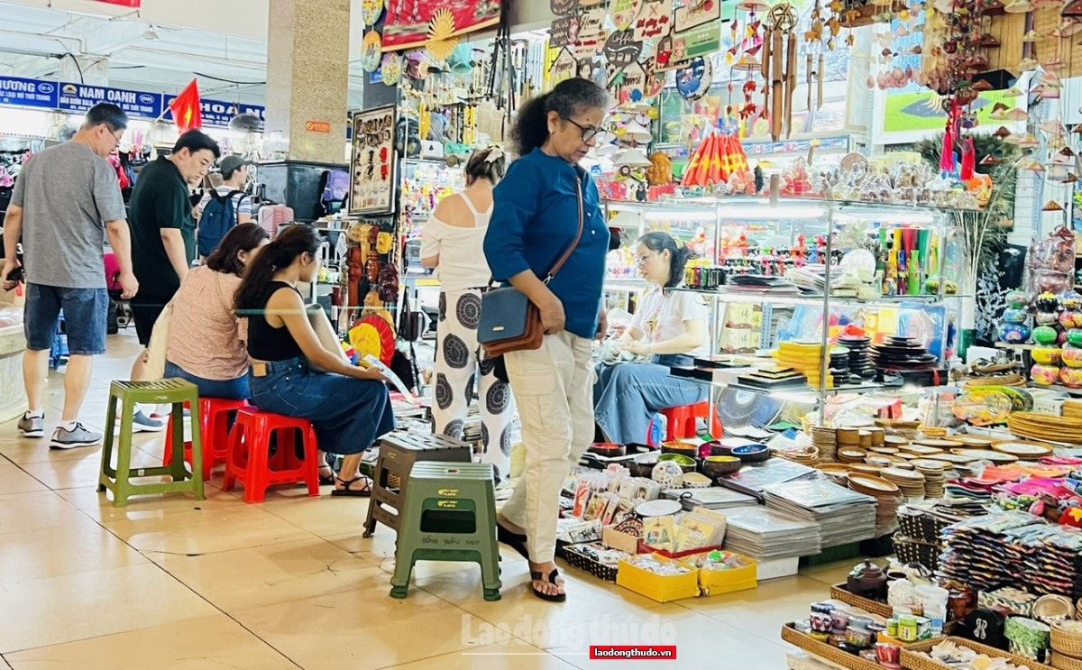 Tiểu thương Hà Nội chủ động “lên hóa đơn điện tử”: Thay đổi nhỏ, hiệu quả lớn