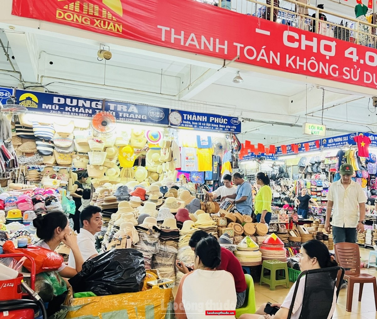 Tiểu thương Hà Nội chủ động “lên hóa đơn điện tử”: Thay đổi nhỏ, hiệu quả lớn