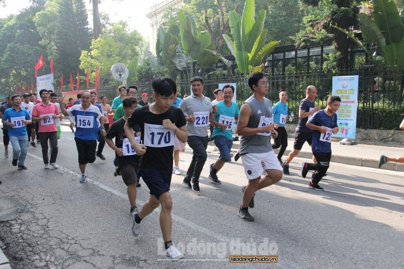 Khoảng 2.000 người tham gia giải chạy Hà Nội - Chung một quyết tâm vì cộng đồng không ma túy
