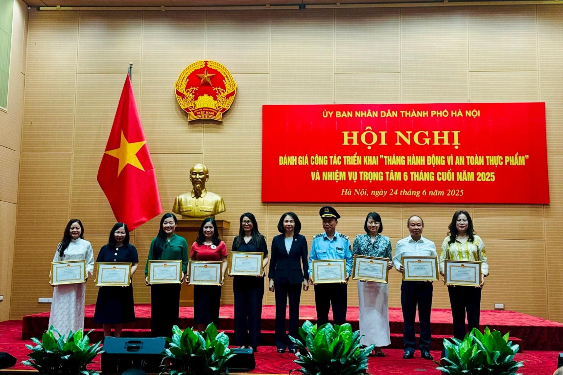 trao-ca-nhan-dot-1.jpg