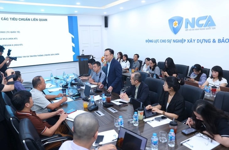 رئيس المركز الوطني للأمن السيبراني والوقاية من الجرائم الإلكترونية العالية يتحدث عن مجموعة جديدة من معايير الأمن السيبراني.-anh-hoa-binh.jpg