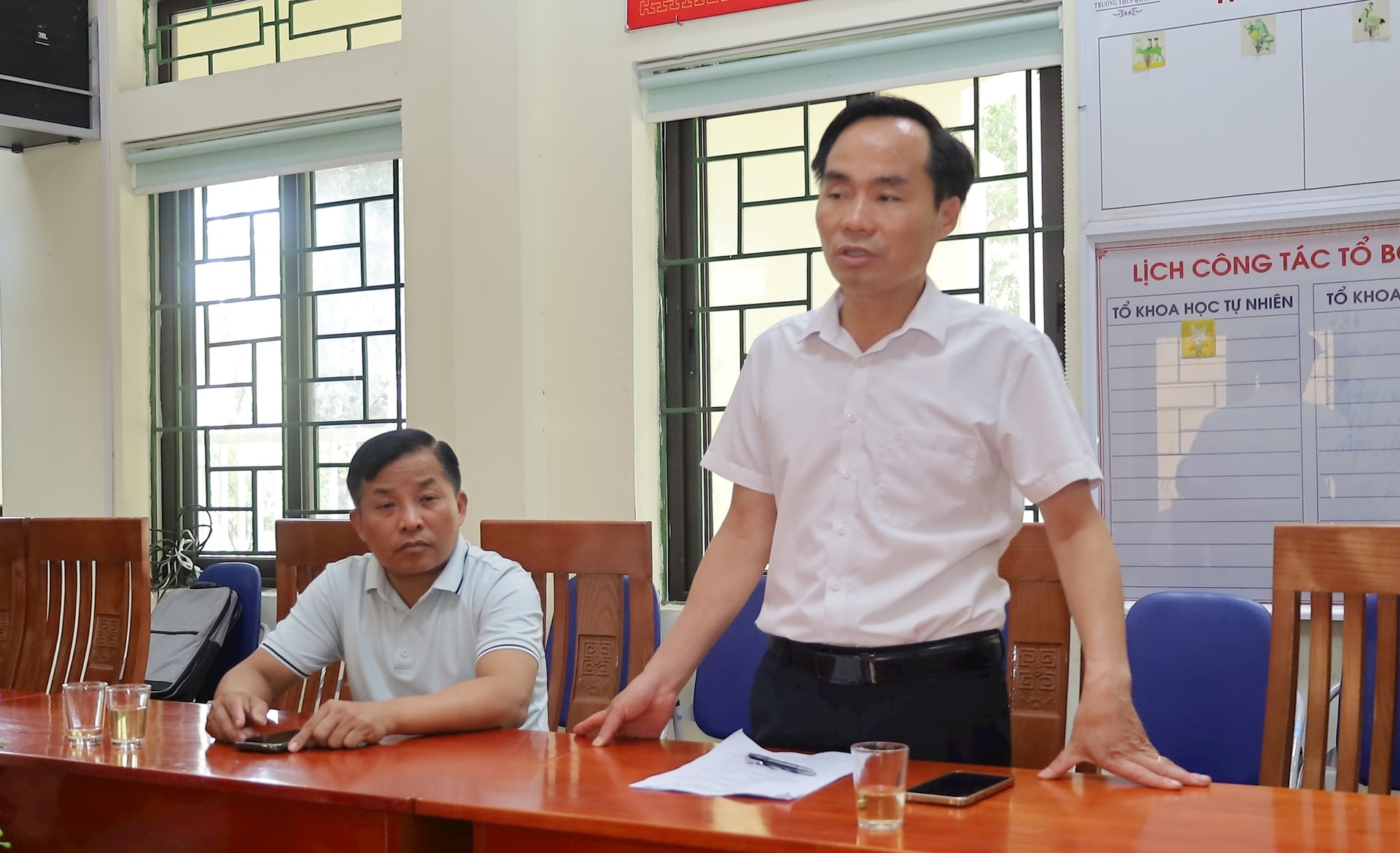 Trưởng phòng Giáo dục và Đào tạo huyện Chương Mỹ Nguyễn Hữu Thìn khẳng định cơ sở vật chất tại các điểm trường bảo đảm điều kiện tổ chức kỳ thi tốt nghiệp THPT năm 2025. Ảnh: Kim Nhuệ