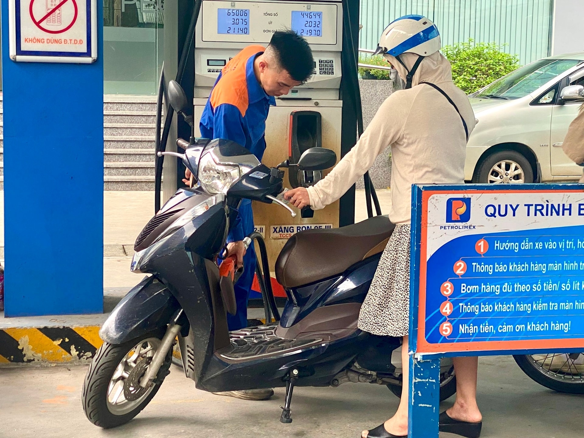 Dự báo giá xăng vẫn duy trì đà tăng trong ngày 26-6