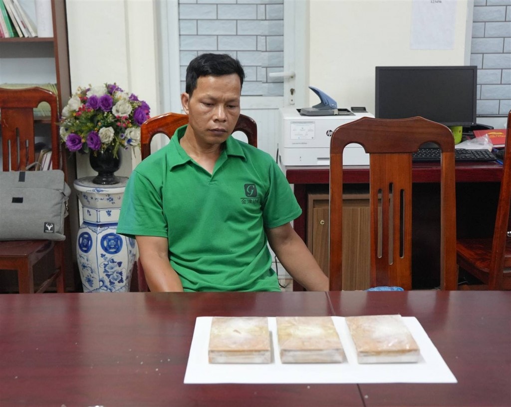 Đối tượng Lưu Văn Ánh và tang vật Đối tượng Lưu Văn Ánh và tang vật