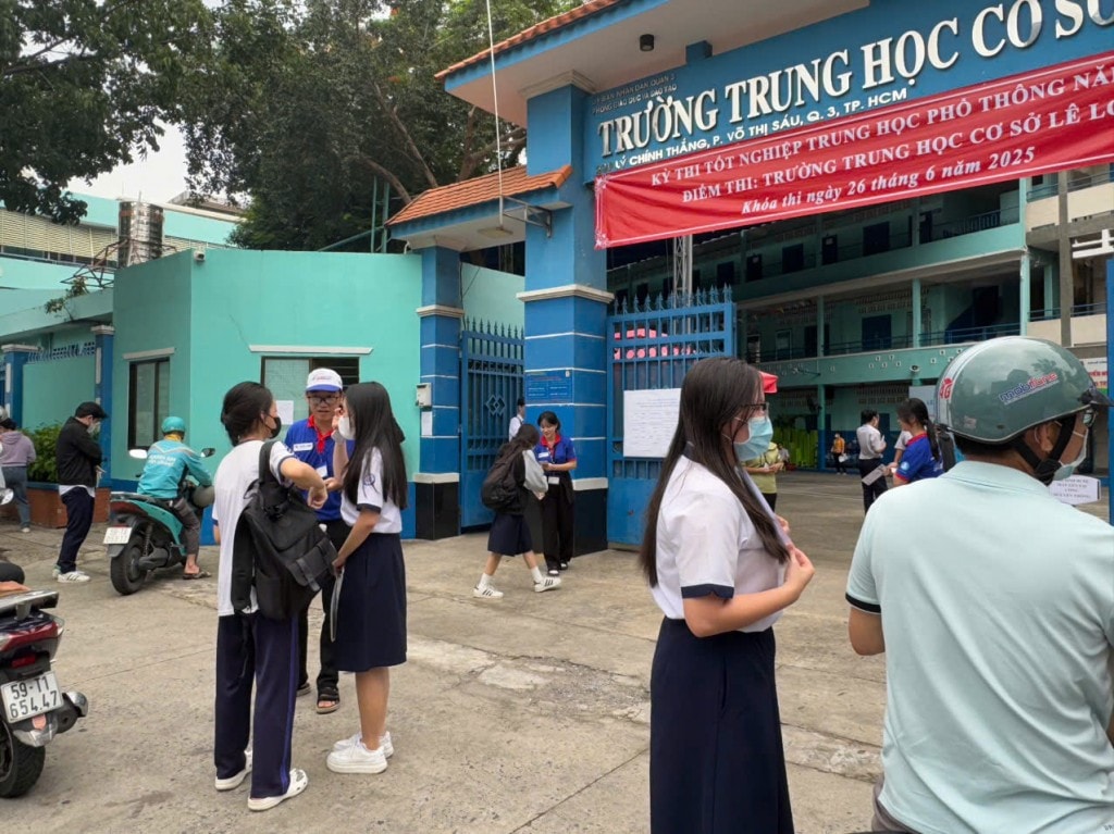 Tại các điểm thi