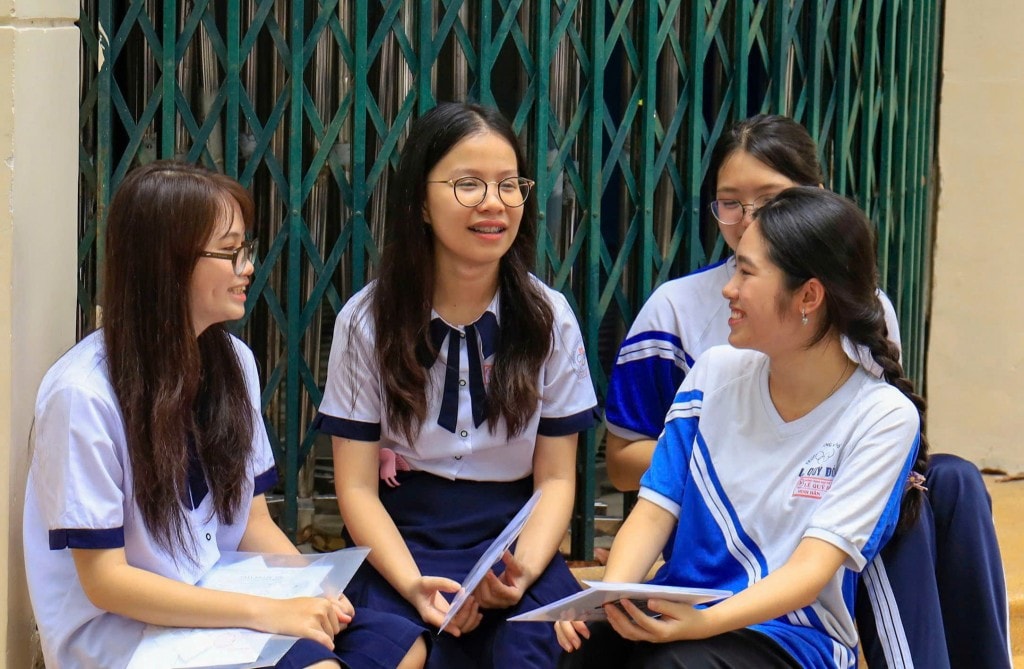 Gần 100.000 thí sinh làm thủ tục thi THPT Quốc gia