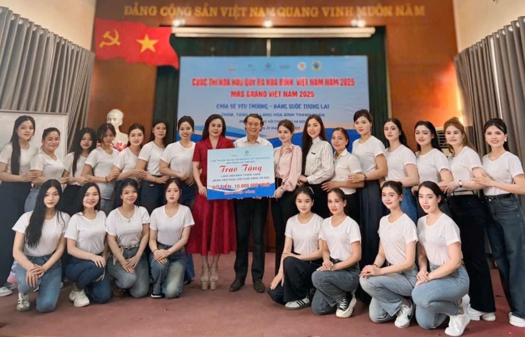 Thí sinh Mrs Grand Việt Nam 2025 đi thiện nguyện trước thềm chung kết