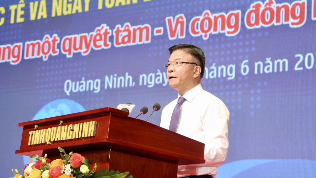 Phó Thủ tướng Lê Thành Long, Chủ tịch Ủy ban Quốc gia phòng, chống AIDS, ma túy, mại dâm phát biểu chỉ đạo tại lễ mít-tinh.