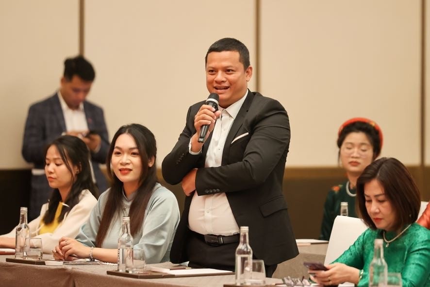 Đại diện bà con kiều bào, lưu học sinh phát biểu, chia sẻ về tình hình người Việt Nam tại Trung Quốc nói chung, khu vực Bắc Kinh – Thiên Tân – Hà Bắc nói riêng và quan hệ song phương Việt Nam - Trung Quốc - Ảnh: VGP/Nhật Bắc