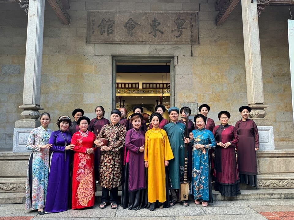 Các thành viên của CLB ca trù Hà Nội
