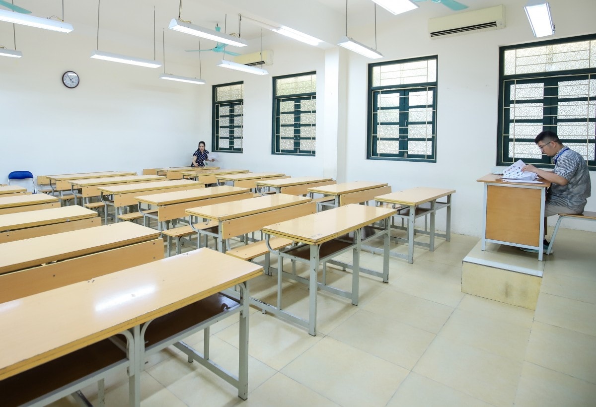 Thí sinh Hà Nội bắt đầu làm thủ tục thi tốt nghiệp THPT năm 2025