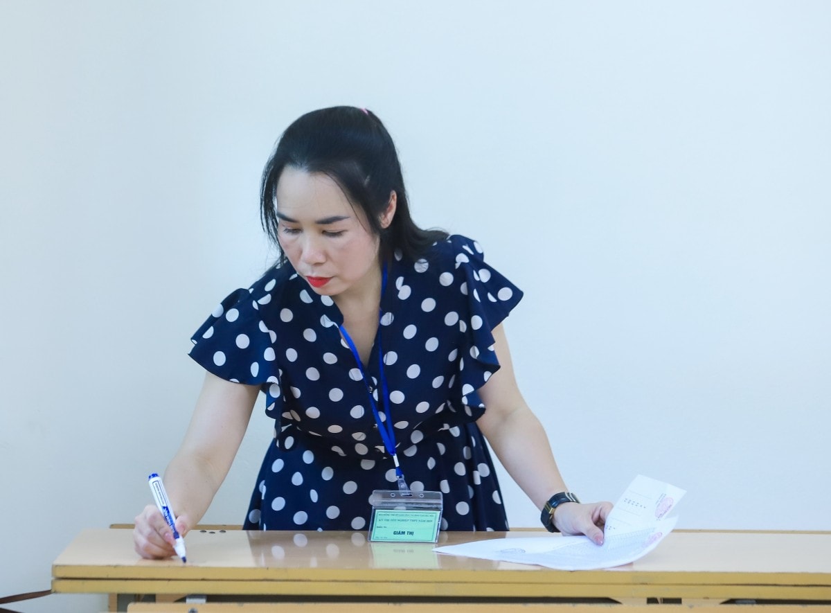 Thí sinh Hà Nội bắt đầu làm thủ tục thi tốt nghiệp THPT năm 2025