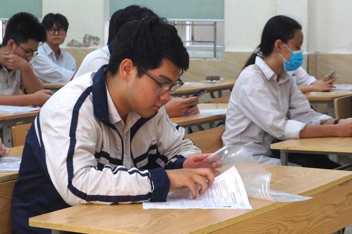 Thí sinh Hà Nội bắt đầu làm thủ tục thi tốt nghiệp THPT năm 2025